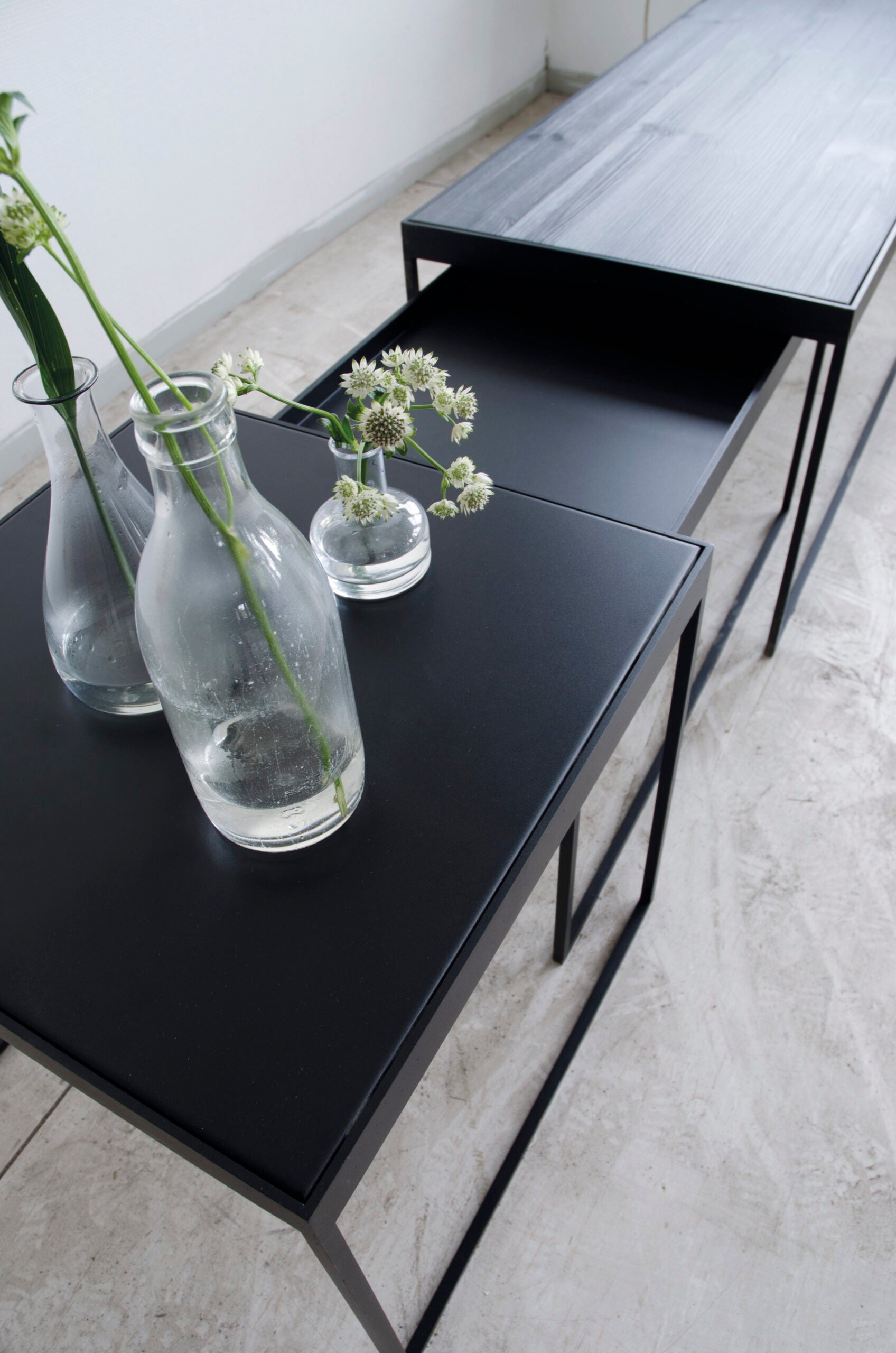 DIS COFFEE TABLE