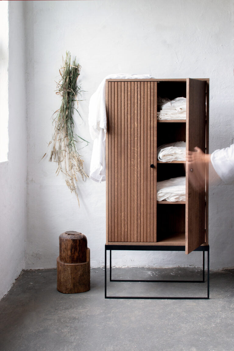 DIS CABINET